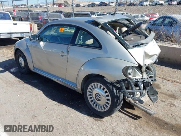 2013 Volkswagen Beetle с VIN 3VWHX7AT0DM663696, выставлен на аукционе IAAI как лот 41485832 с пробегом 111 465 миль миль и . История ставок и продаж доступна на DreamBid. Изображение 3.