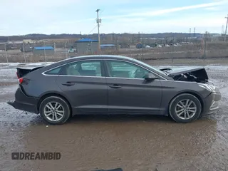 2015 Hyundai Sonata SE z VIN 5NPE24AF5FH184549, wystawiony jako IAAI lot #41132530 z przebiegiem 123 031 mil mil oraz . Historia ofert i sprzedaży dostępna na DreamBid. Obrazek 14.