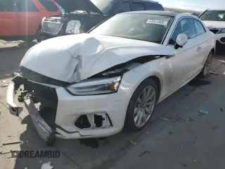2018 Audi A5 Premium z VIN WAUNNAF55JA001699, wystawiony jako Copart lot #43041905 z przebiegiem 55 938 mil mil oraz Szkoda całkowita • Salvage title. Historia ofert i sprzedaży dostępna na DreamBid. Obrazek 1.