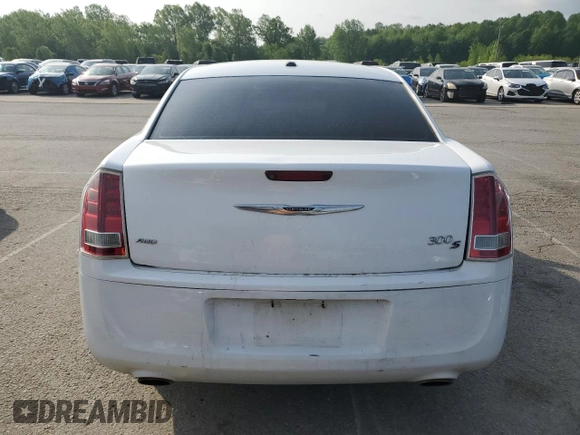 2014 Chrysler 300 S z VIN 2C3CCAGGXEH120747, wystawiony jako Copart lot #54400005 z przebiegiem 135 743 mil mil oraz Szkoda całkowita • Salvage title. Historia ofert i sprzedaży dostępna na DreamBid. Obrazek 6.