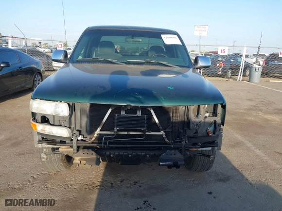 2002 Chevrolet Silverado 1500 LT with VIN 2GCEC19T921333952, listed as a IAAI auction lot 42100985 with 180,598 mi miles. Bid and sale history available at carsss.com. Image 6.