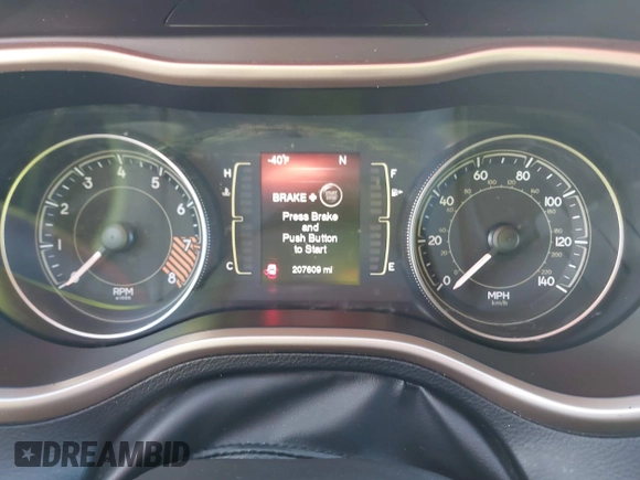 2014 Jeep Cherokee Latitude z VIN 1C4PJLCS5EW105809, wystawiony jako IAAI lot #41331585 z przebiegiem 207 609 mil mil oraz . Historia ofert i sprzedaży dostępna na DreamBid. Obrazek 7.