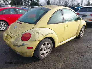 2003 Volkswagen New Beetle Coupe GLS with VIN 3VWCK21C23M406310, listed as a IAAI auction lot 41738895 with 140,308 mi miles. Bid and sale history available at carsss.com. Image 4.