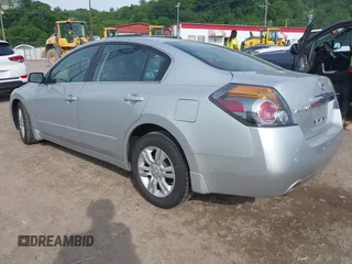 2012 Nissan Altima S z VIN 1N4AL2AP5CN455281, wystawiony jako IAAI lot #42369506 z przebiegiem 69 440 mil mil oraz . Historia ofert i sprzedaży dostępna na DreamBid. Obrazek 3.