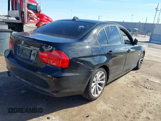 2011 BMW 3 Series 328i with VIN WBAPH7G56BNN04010, listed as a IAAI auction lot 41370777 with 1 mi miles. Bid and sale history available at carsss.com. Image 4.