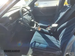 1990 Toyota Camry z VIN JT2VV22EXL3011563, wystawiony jako Copart lot #46136565 z przebiegiem 63 819 mil mil oraz Czysty tytuł • Clean title. Historia ofert i sprzedaży dostępna na DreamBid. Obrazek 7.