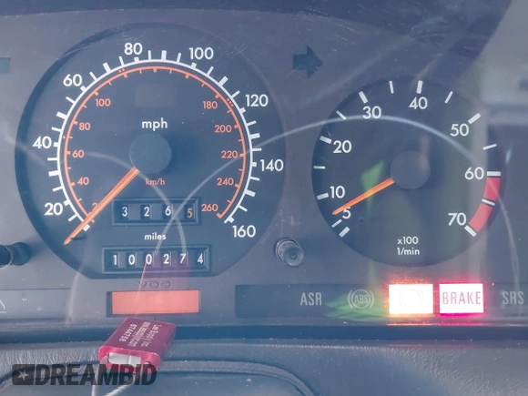 1990 Mercedes-Benz 500 z VIN WDBFA66E6LF010254, wystawiony jako IAAI lot #41942109 z przebiegiem 100 274 mil mil oraz . Historia ofert i sprzedaży dostępna na DreamBid. Obrazek 7.