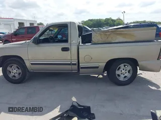 2002 Chevrolet Silverado 1500 with VIN 1GCEC14W12Z347272, listed as a IAAI auction lot 42080486 with 318,858 mi miles. Bid and sale history available at carsss.com. Image 15.