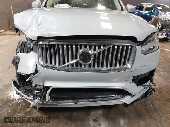 2024 Volvo XC90 Plus Bright Theme with VIN YV4062PE3R1190313, listed as a IAAI auction lot 41515224 with 7,630 mi miles. Bid and sale history available at carsss.com. Image 6.