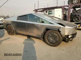 2024 Tesla Cybertruck Cyberbeast z VIN 7G2CEHEEXRA035106, wystawiony jako Copart lot #88135895 z przebiegiem 1362 mil mil oraz Szkody całkowita. Historia ofert i sprzedaży dostępna na DreamBid. Obrazek 4.