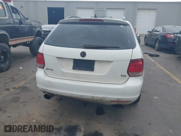 2010 Volkswagen Jetta TDI with VIN 3VWPL7AJ9AM662094, listed as a IAAI auction lot 42034372 with 287,463 mi miles and . Bid and sale history available at DreamBid. Image 17.