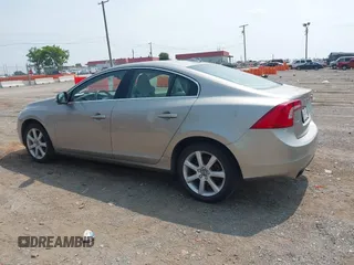 2016 Volvo S60 T5 Premier z VIN YV1612TK4G1394049, wystawiony jako IAAI lot #42491627 z przebiegiem 80 954 mil mil oraz . Historia ofert i sprzedaży dostępna na DreamBid. Obrazek 14.