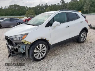 2017 Buick Encore Preferred z VIN KL4CJASB4HB184125, wystawiony jako Copart lot #57364285 z przebiegiem 121 613 mil mil oraz Czysty tytuł • Clean title. Historia ofert i sprzedaży dostępna na DreamBid. Obrazek 1.