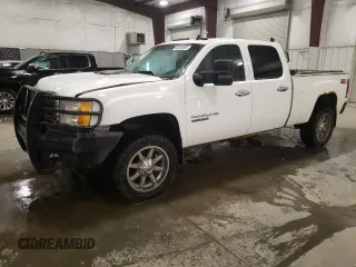 2011 GMC Sierra 2500HD Denali z VIN 1GT125C89BF201957, wystawiony jako Copart lot #44702485 z przebiegiem 198 559 mil mil oraz Szkoda całkowita • Salvage title. Historia ofert i sprzedaży dostępna na DreamBid. Obrazek 1.