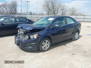 2016 Chevrolet Sonic LT z VIN 1G1JC5SB3G4101181, wystawiony jako IAAI lot #41910663 z przebiegiem 98 018 mil mil oraz . Historia ofert i sprzedaży dostępna na DreamBid. Obrazek 18.