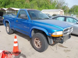 1999 Dodge Dakota z VIN 1B7GG26X3XS142920, wystawiony jako IAAI lot #42116843 z przebiegiem 300 139 mil mil oraz . Historia ofert i sprzedaży dostępna na DreamBid. Obrazek 1.