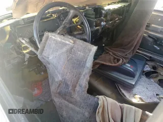 2002 Chevrolet Avalanche z VIN 3GNEC13TX2G108379, wystawiony jako Copart lot #47256045 z przebiegiem Nie podano mil oraz Nie do naprawy • Non repairable. Historia ofert i sprzedaży dostępna na DreamBid. Obrazek 8.