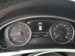 2013 Volkswagen Touareg Sport с VIN WVGEP9BP9DD003974, выставлен на аукционе Copart как лот 75106234 с пробегом 211 323 миль миль и Чистый • Clean title. История ставок и продаж доступна на DreamBid. Изображение 9.