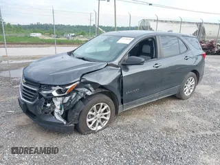2020 Chevrolet Equinox LS z VIN 2GNAX5EV1L6242235, wystawiony jako IAAI lot #42279190 z przebiegiem 100 310 mil mil oraz . Historia ofert i sprzedaży dostępna na DreamBid. Obrazek 2.