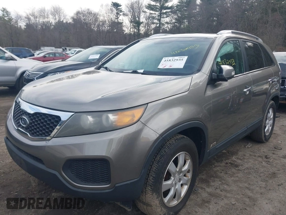 2011 Kia Sorento LX with VIN 5XYKTDA2XBG122465, listed as a IAAI auction lot 41832935 with 163,873 mi miles. Bid and sale history available at carsss.com. Image 2.