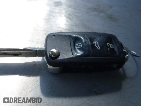 2014 Volkswagen Passat SE с VIN 1VWBN7A37EC002696, выставлен на аукционе IAAI как лот 42308028 с пробегом 165 111 миль миль и . История ставок и продаж доступна на DreamBid. Изображение 11.