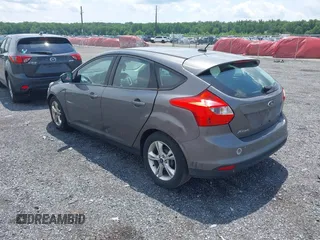 2014 Ford Focus SE z VIN 1FADP3K20EL188088, wystawiony jako IAAI lot #42455783 z przebiegiem 201 105 mil mil oraz . Historia ofert i sprzedaży dostępna na DreamBid. Obrazek 3.