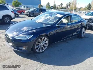 2013 Tesla Model S Performance with VIN 5YJSA1DP5DFP17035, listed as a IAAI auction lot 40895661 with 137,283 mi miles. Bid and sale history available at carsss.com. Image 17.