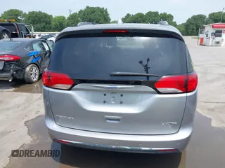 2018 Chrysler Pacifica Limited z VIN 2C4RC1GG2JR232677, wystawiony jako IAAI lot #42274816 z przebiegiem 136 402 mil mil oraz . Historia ofert i sprzedaży dostępna na DreamBid. Obrazek 16.