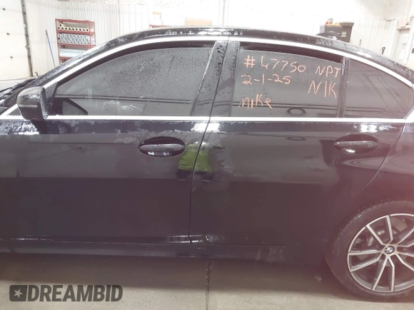 2021 BMW 3 Series 330i with VIN 3MW5R1J04M8B69186, listed as a IAAI auction lot 41576590 with 1 mi miles. Bid and sale history available at carsss.com. Image 13.