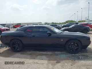 2016 Dodge Challenger R/T Scat Pack z VIN 2C3CDZFJ3GH334930, wystawiony jako IAAI lot #41872373 z przebiegiem 146 937 mil mil oraz . Historia ofert i sprzedaży dostępna na DreamBid. Obrazek 14.