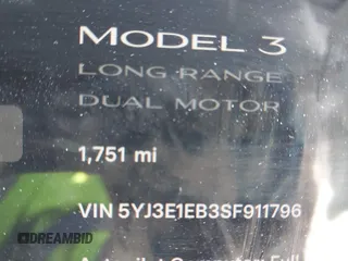 2025 Tesla Model 3 Long Range z VIN 5YJ3E1EB3SF911796, wystawiony jako IAAI lot #41753091 z przebiegiem 1 751 mil mil oraz . Historia ofert i sprzedaży dostępna na DreamBid. Obrazek 7.