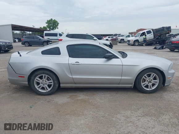 2014 Ford Mustang V6 z VIN 1ZVBP8AM3E5228599, wystawiony jako IAAI lot #42656325 z przebiegiem 185 188 mil mil oraz . Historia ofert i sprzedaży dostępna na DreamBid. Obrazek 13.