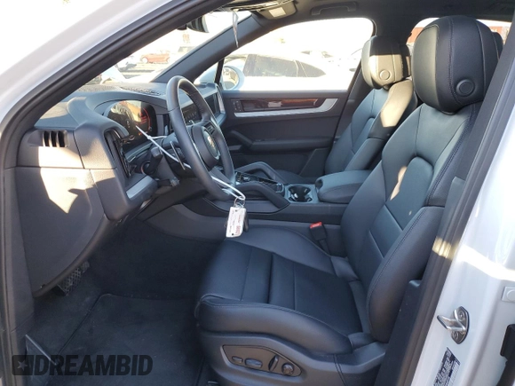 2024 Porsche Cayenne z VIN WP1AA2AYXRDA09195, wystawiony jako Copart lot #87973845 z przebiegiem 5 050 mil mil oraz Szkoda całkowita • Salvage title. Historia ofert i sprzedaży dostępna na DreamBid. Obrazek 7.
