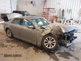 2015 Chrysler 300 Limited z VIN 2C3CCAAG6FH749366, wystawiony jako IAAI lot #41563451 z przebiegiem Nie podano mil oraz . Historia ofert i sprzedaży dostępna na DreamBid. Obrazek 1.