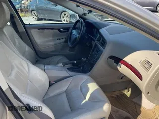 2004 Volvo S60 with VIN YV1RH59H042394920, listed as a Copart auction lot 76278134 with 130,501 mi miles and Clean Title. Bid and sale history available at carsss.com. Image 5.