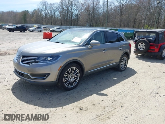 2017 Lincoln MKX Reserve z VIN 2LMPJ8LR4HBL41092, wystawiony jako IAAI lot #41815783 z przebiegiem 104 578 mil mil oraz . Historia ofert i sprzedaży dostępna na DreamBid. Obrazek 2.