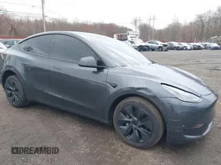 2024 Tesla Model Y Long Range z VIN 7SAYGDEE1RA323921, wystawiony jako IAAI lot #42027195 z przebiegiem 13 774 mil mil oraz . Historia ofert i sprzedaży dostępna na DreamBid. Obrazek 21.