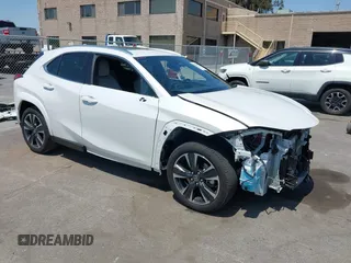 2025 Lexus UX z VIN JTHYBJAH8S2014645, wystawiony jako IAAI lot #42439833 z przebiegiem 14 584 mil mil oraz . Historia ofert i sprzedaży dostępna na DreamBid. Obrazek 1.