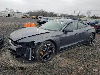2024 Audi RS e-tron GT z VIN WAUBHBFWXR7901726, wystawiony jako Copart lot #47284335 z przebiegiem 5068 mil mil oraz Szkody całkowita. Historia ofert i sprzedaży dostępna na DreamBid. Obrazek 1.