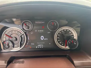 2016 Ram 1500 Laramie z VIN 1C6RR7VM9GS143262, wystawiony jako IAAI lot #42191213 z przebiegiem 159 920 mil mil oraz . Historia ofert i sprzedaży dostępna na DreamBid. Obrazek 7.