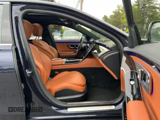 2022 Mercedes-Benz S 500 z VIN W1K6G6DB2NA068179, wystawiony jako Copart lot #59617975 z przebiegiem 43 249 mil mil oraz Tytuł czysty. Historia ofert i sprzedaży dostępna na DreamBid. Obrazek 5.
