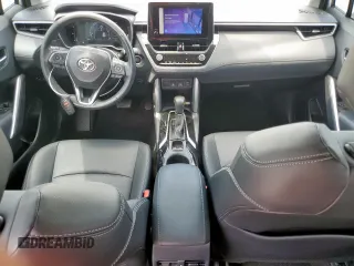 2023 Toyota Corolla Cross XLE z VIN 7MUDAAAG8PV046530, wystawiony jako Copart lot #62220895 z przebiegiem 25 941 mil mil oraz Szkoda całkowita • Salvage title. Historia ofert i sprzedaży dostępna na DreamBid. Obrazek 8.