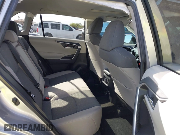 2021 Toyota RAV4 XLE with VIN 2T3W1RFV2MC172029, listed as a IAAI auction lot 41861810 with 78,024 mi miles. Bid and sale history available at carsss.com. Image 8.