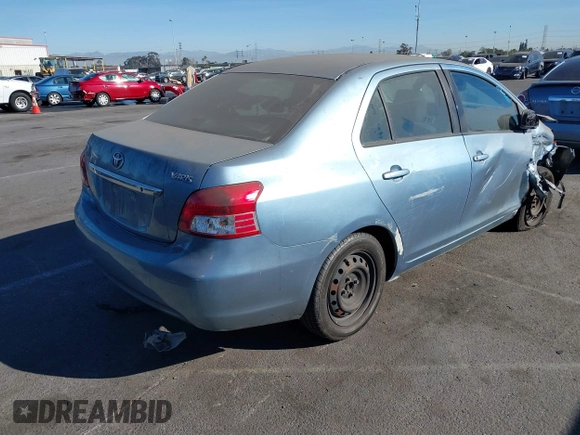 2009 Toyota Yaris z VIN JTDBT903991327650, wystawiony jako IAAI lot #41359356 z przebiegiem 147 469 mil mil oraz . Historia ofert i sprzedaży dostępna na DreamBid. Obrazek 4.
