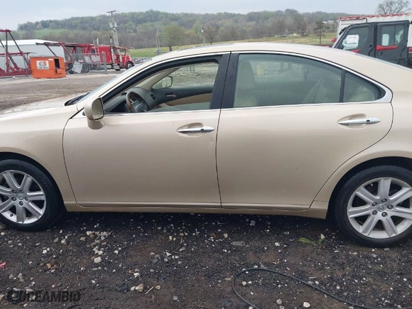 2007 Lexus ES 350 with VIN JTHBJ46G272101832, listed as a IAAI auction lot 41924490 with 156,730 mi miles. Bid and sale history available at carsss.com. Image 15.