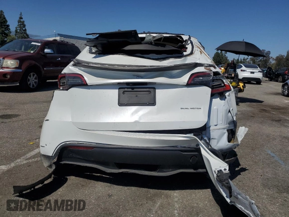 2023 Tesla Model Y Long Range z VIN 7SAYGDEE3PA077841, wystawiony jako Copart lot #54535215 z przebiegiem Nie podano mil oraz Szkoda całkowita • Salvage title. Historia ofert i sprzedaży dostępna na DreamBid. Obrazek 6.