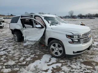 2019 Chevrolet Suburban Premier with VIN 1GNSKJKC6KR336564, listed as a Copart auction lot 84192464 with 44,581 mi miles and Salvage Title. Bid and sale history available at DreamBid. Image 4.