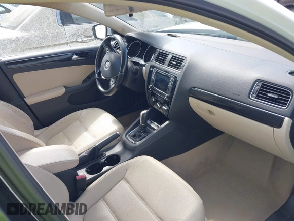 2016 Volkswagen Jetta SEL z VIN 3VWL07AJ0GM376263, wystawiony jako IAAI lot #42728100 z przebiegiem 213 315 mil mil oraz . Historia ofert i sprzedaży dostępna na DreamBid. Obrazek 5.