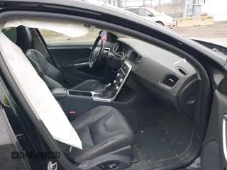 2016 Volvo V60 Cross Country T5 with VIN YV4612HK3G1003162, listed as a IAAI auction lot 41676518 with 150,064 mi miles. Bid and sale history available at carsss.com. Image 5.
