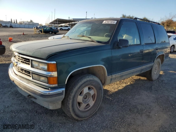 1995 Chevrolet Tahoe with VIN 1GNEK13K0SJ445250, listed as a Copart auction lot 82987024 with 125,517 mi miles and Salvage Title. Bid and sale history available at carsss.com. Image 1.